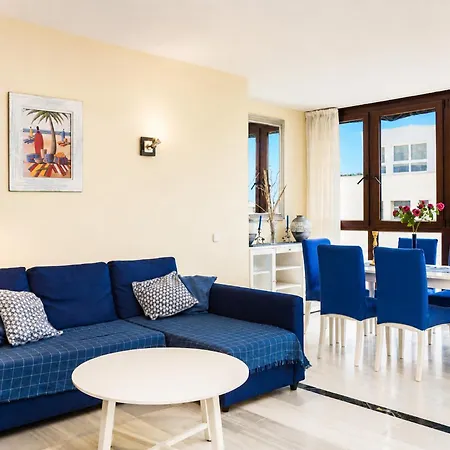 Apartment Cubo's Mayoral Front Line