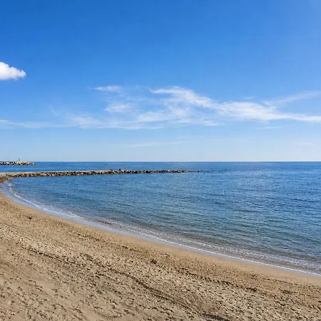 Cubo's Mayoral Front Line Apartment Marbella