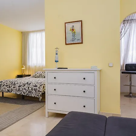 Cubo's Mayoral Front Line Apartment Marbella