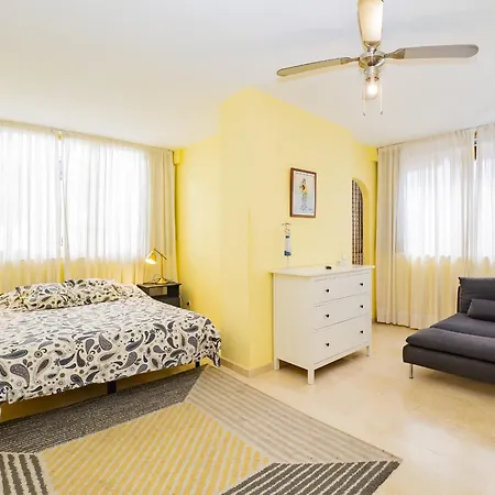 Apartment Cubo's Mayoral Front Line *