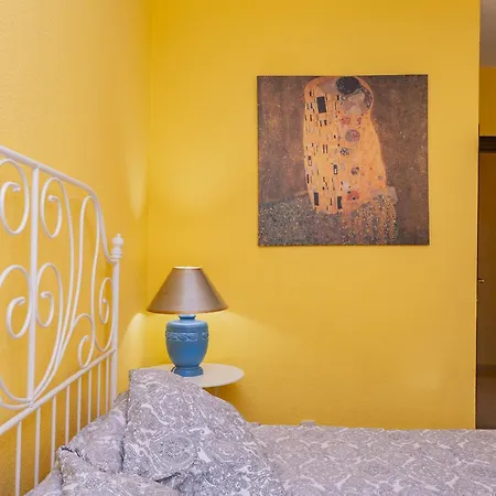 Apartment Cubo's Mayoral Front Line