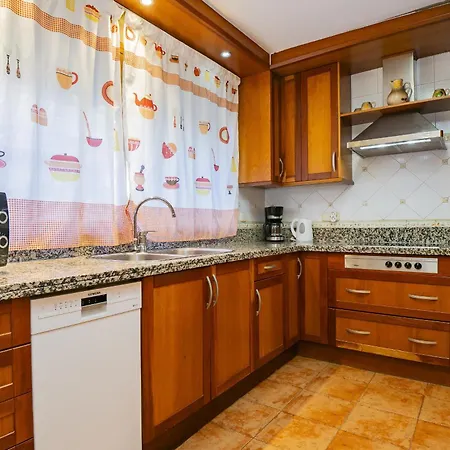 Apartment Cubo's Mayoral Front Line *