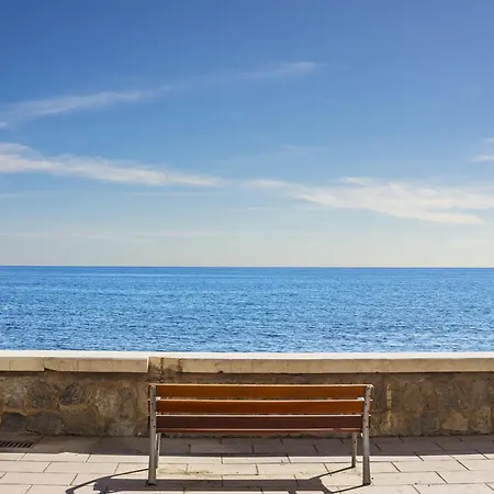 Cubo's Mayoral Front Line Apartment Marbella
